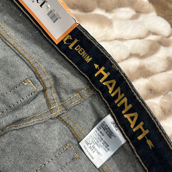 Cruel girl flare - Picture 3 of 4